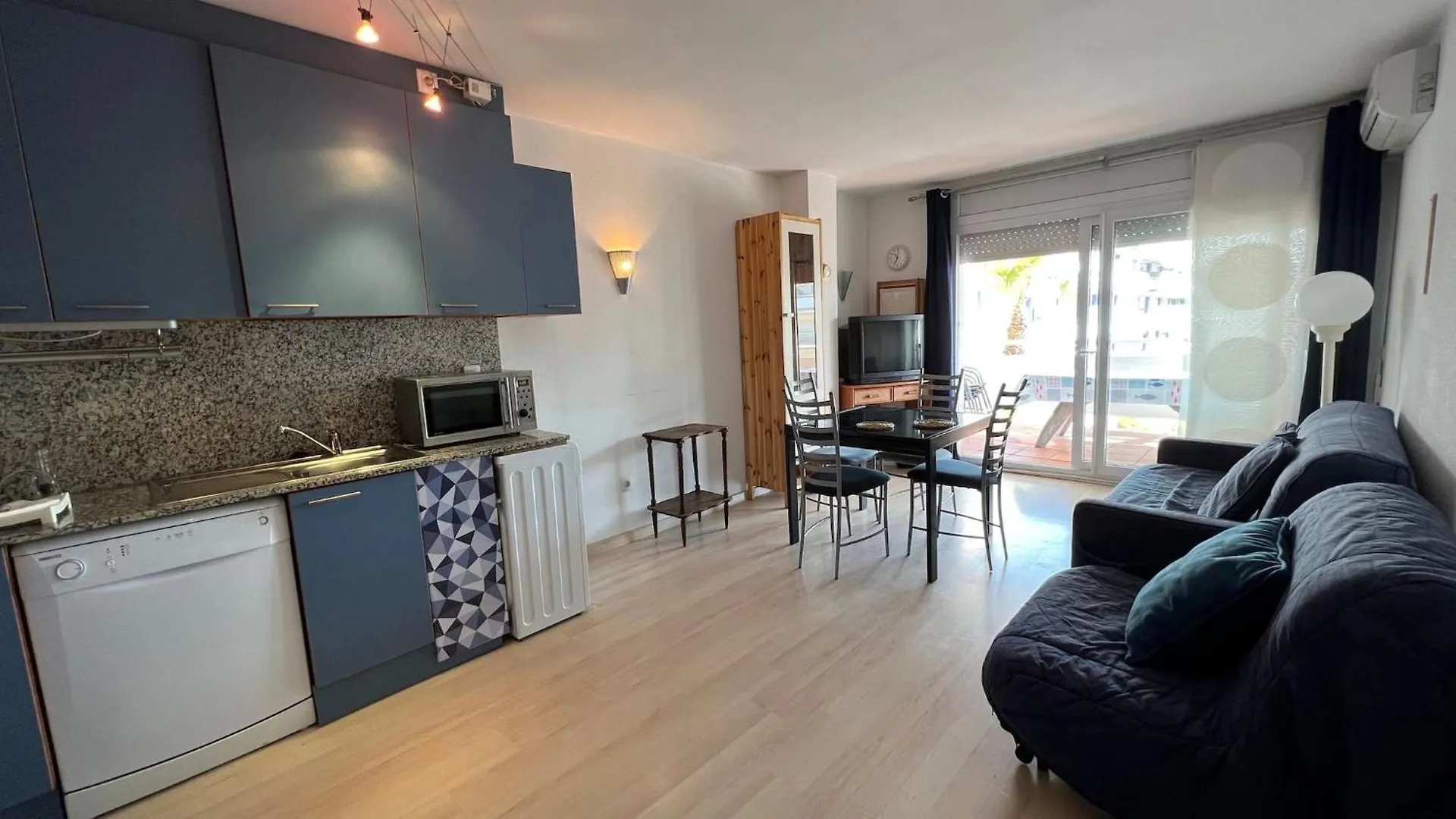Bonito Piso En Roses Con Piscina Y Parking Apartment 0*,  Spain