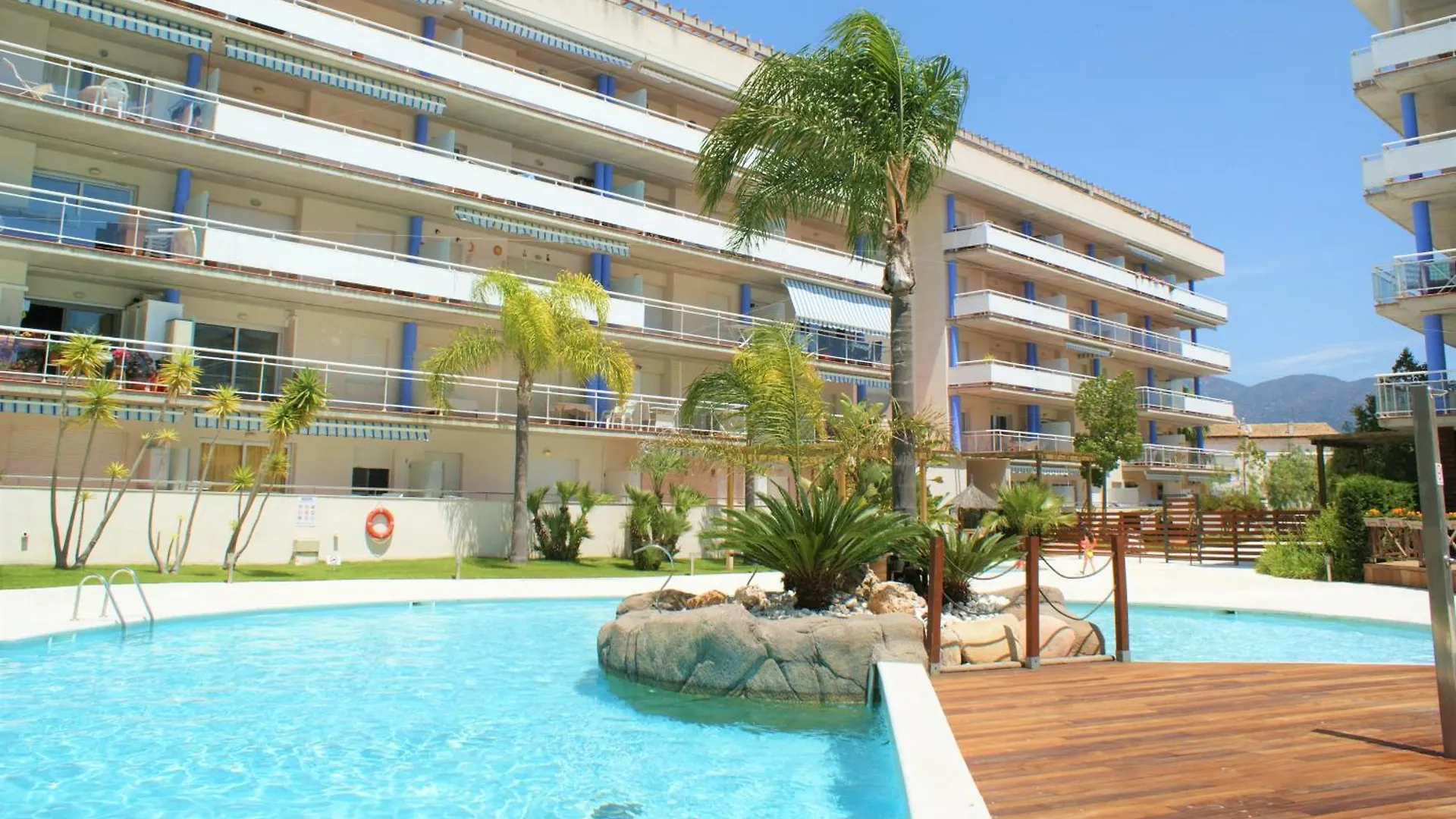 Bonito Piso En Roses Con Piscina Y Parking Apartment